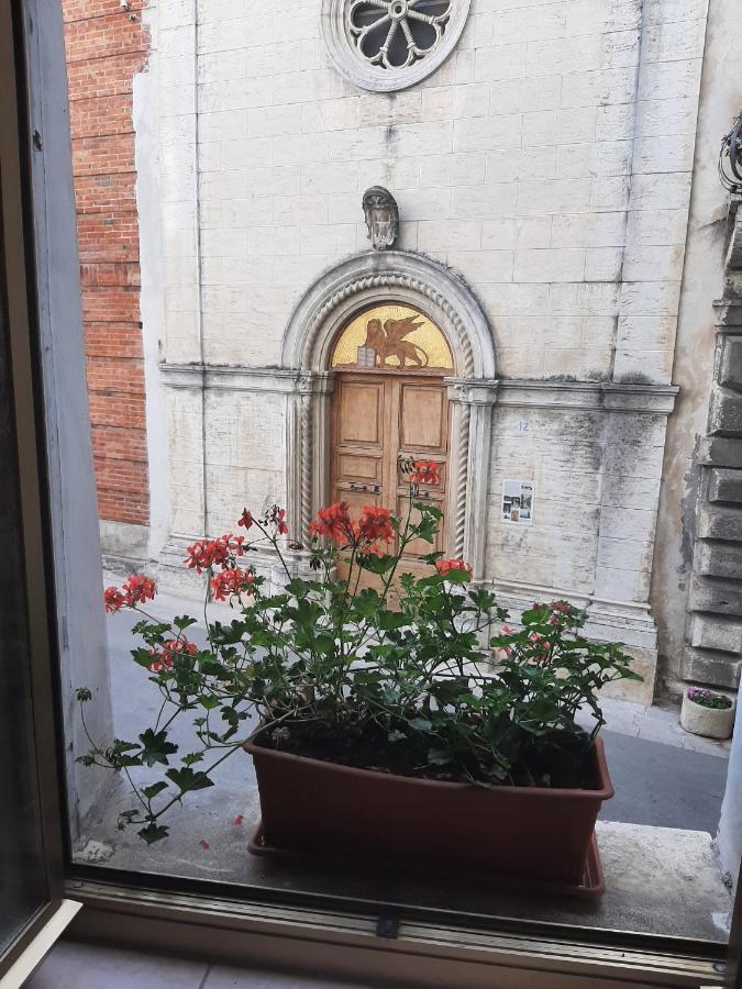 Alloggi Piazza Umberto Primo Pacentro Exteriör bild