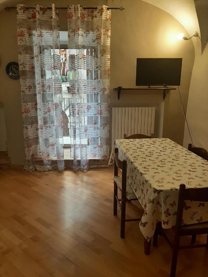 Alloggi Piazza Umberto Primo Pacentro Exteriör bild