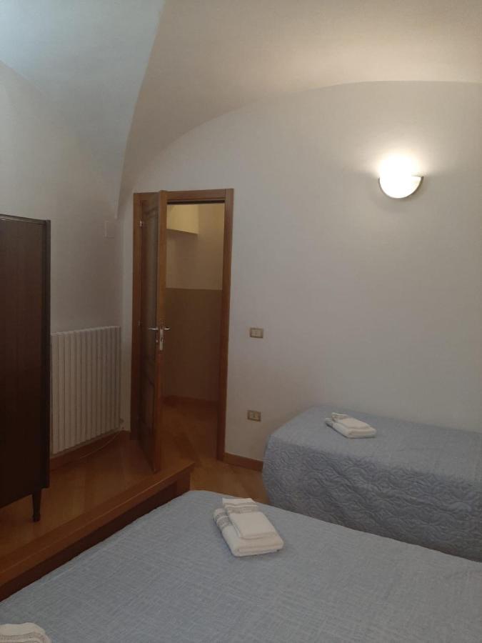 Alloggi Piazza Umberto Primo Pacentro Exteriör bild